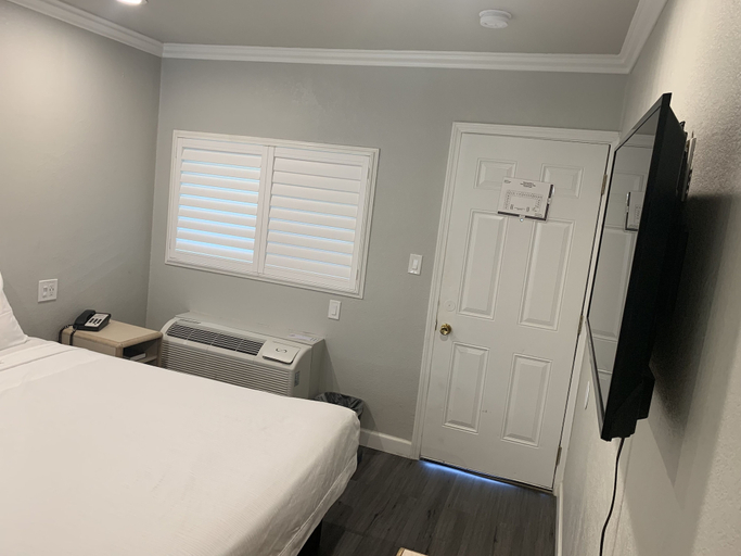 Bedroom 3, Elmwood Motel, Placer