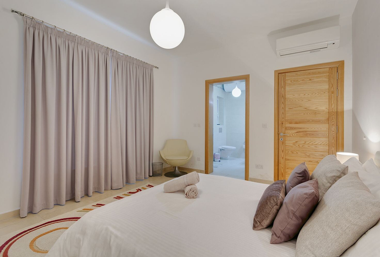 Bedroom 3, Luxury Apt With Side Seaviews and Pool, Best Location