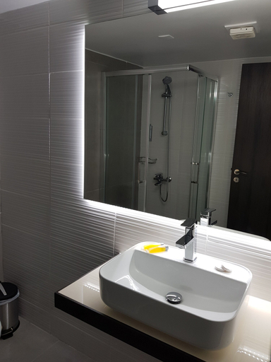 Bathroom 3, Les Palmiers Petrou Apartments, Larnaca
