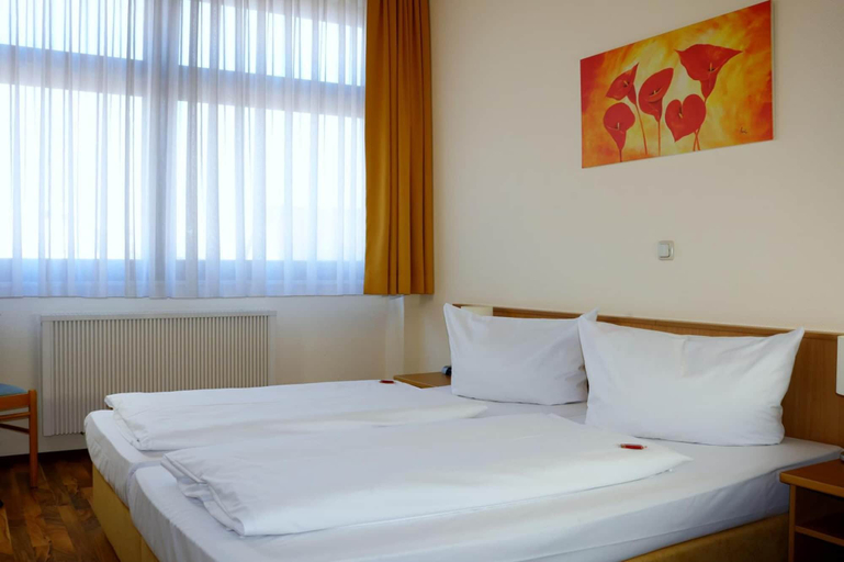Bedroom 5, Hotel Zur Rebe, Main-Taunus-Kreis