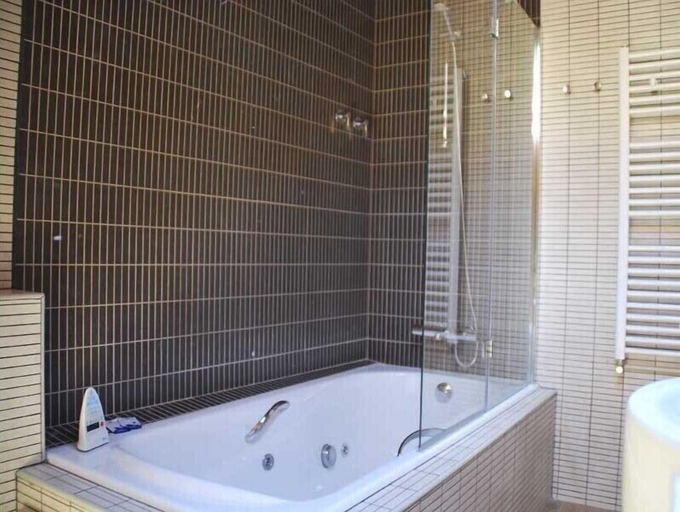 Bathroom 3, Hotel Saloria, Lleida