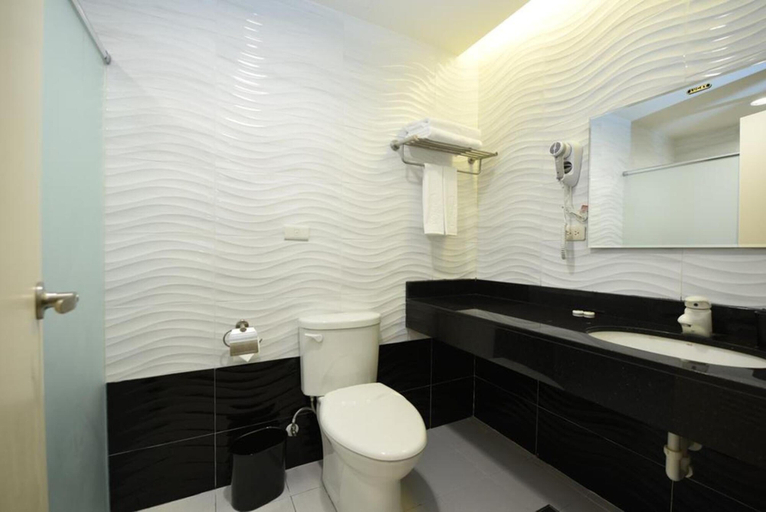Bathroom 3, Chuan Cheng Castle Hotel, Penghu