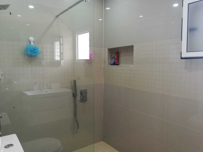 Bathroom, 2 Bed Flat - Sleeps 5 - Pets - Pool - Parking, Berkane Taourirt