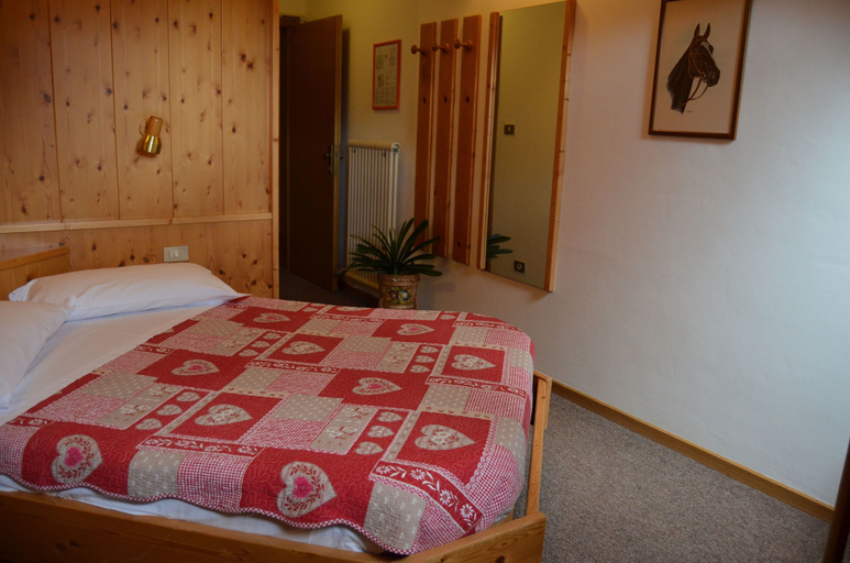 Bedroom 3, Hotel Ladina, Trento