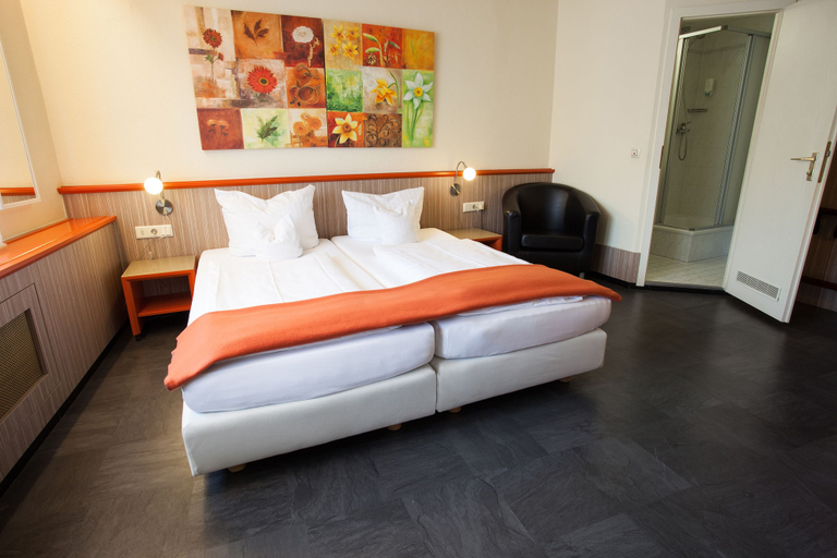 Bedroom 4, Trip Inn Hotel Ariane, Köln