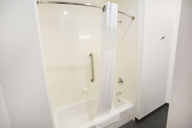 Bathroom 5, Hampton Inn & Suites Stillwater West, Payne