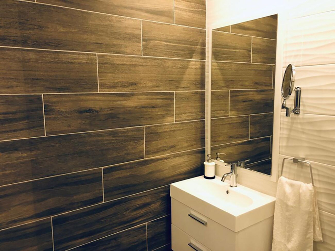 Bathroom 3, White 11, Larnaca