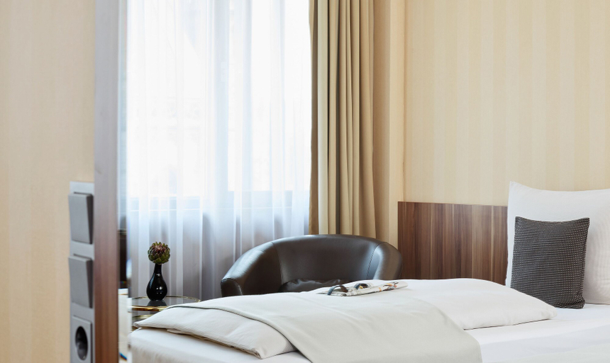 Bedroom 5, Living Hotel Düsseldorf, Düsseldorf