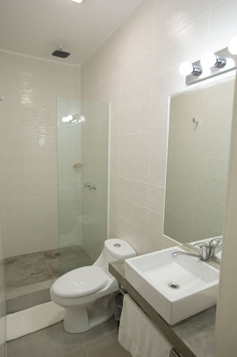 Bathroom 3, El Caite San Juan del Sur, Tola