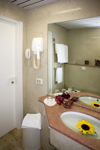 Bathroom 5, Hotel Astoria, Sure Hotel Collection by Best Western, Milano