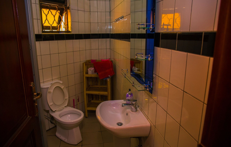 Bathroom 3, The White House, Buikwe