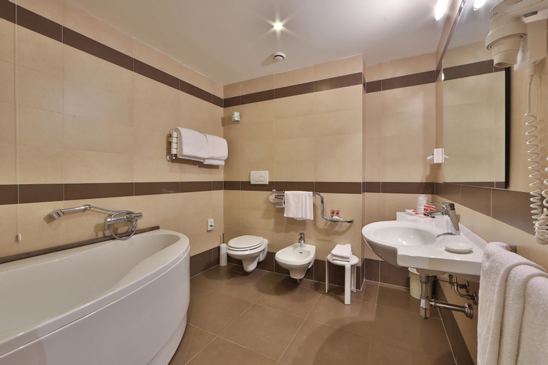 Bedroom 4, Best Western Grand Hotel Guinigi, Lucca