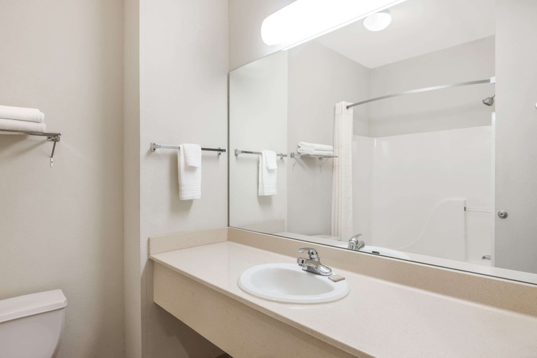 Bathroom 4, Super 8 by Wyndham Columbia East, Boone