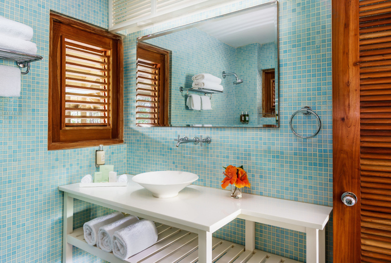 Bathroom, Idle Awhile Cliffs