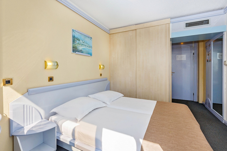 Bedroom 5, Hotel Plavi Plava Laguna, Vrsar