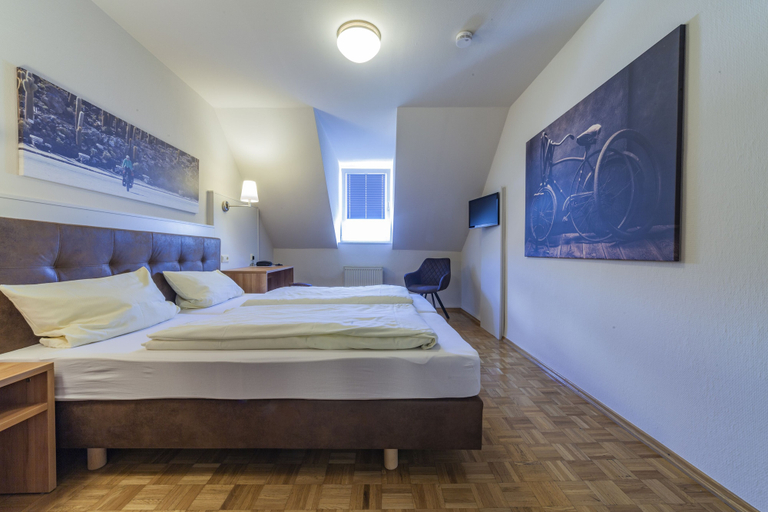 Bedroom 3, Stadthotel, Kaiserslautern