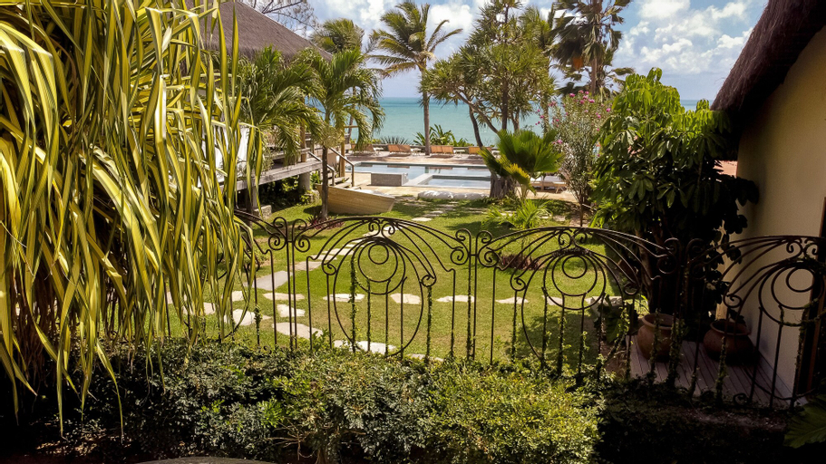 Exterior & Views 12