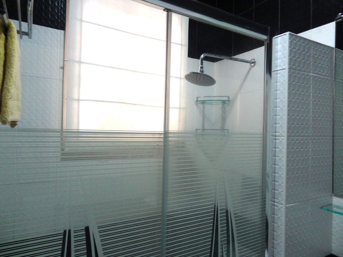 Bathroom 4, The Executive Villa Inn & Suites, Davao City