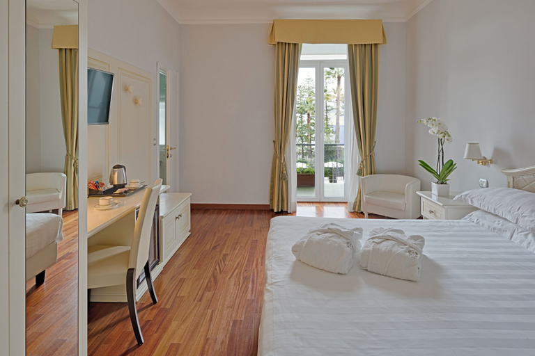 Bedroom 3, Hotel Paradiso, Imperia