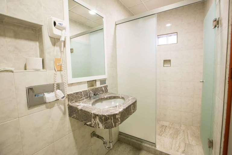 Bathroom 4, Hotel Diligencias, Mexico City