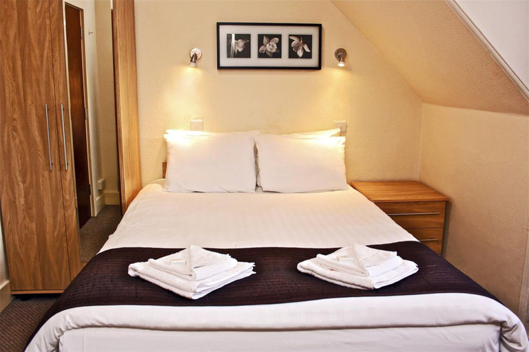 Bedroom 5, Central Hotel, London