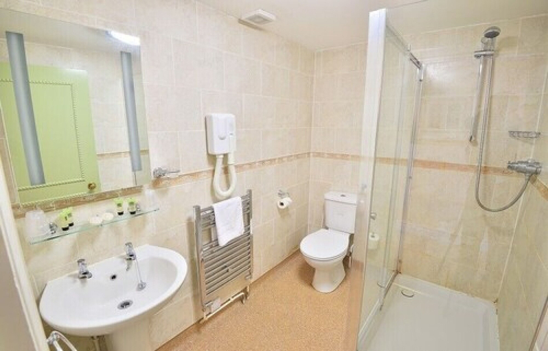 Bathroom 3, The Angel Hotel, Gloucestershire