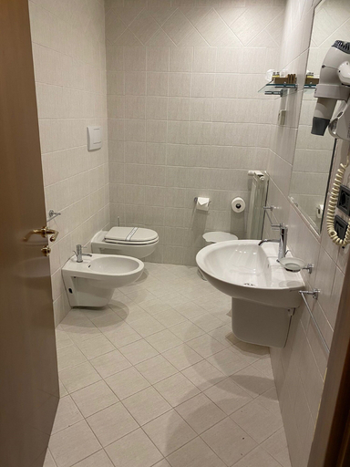 Bathroom 3, Hotel Sovestro, Siena