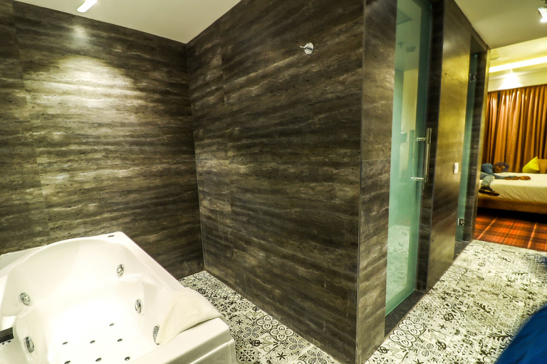 Bathroom 4, Hotel Piccadily Raipur, Raipur