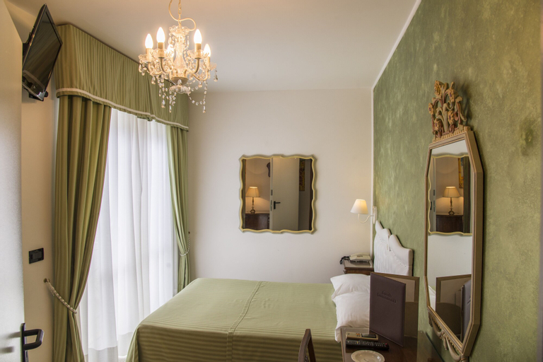 Bedroom 3, Hotel Miramare, Udine