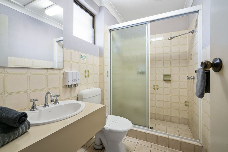 Bathroom 3, Garden City Motor Inn, Wagga Wagga - Pt A