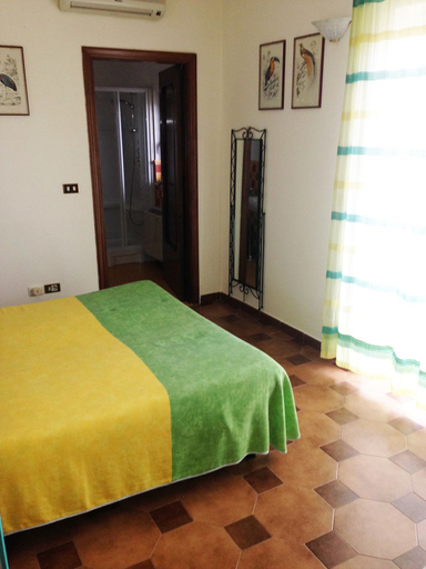 Bedroom 4, Bed & Breakfast Villa Flora, Salerno
