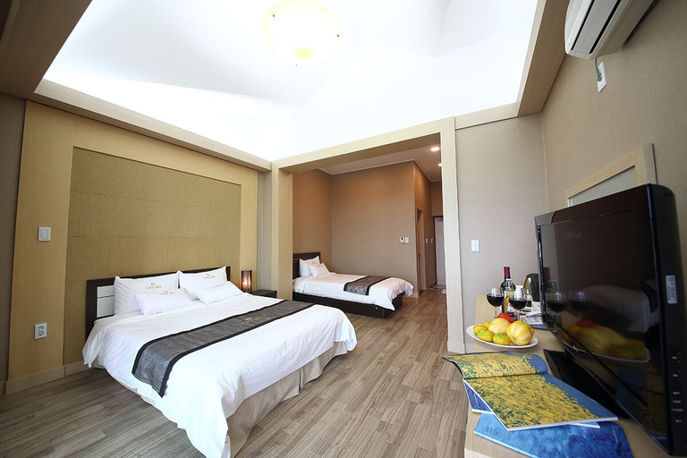 Bedroom 2, Cote Dor Hotel, Jeju