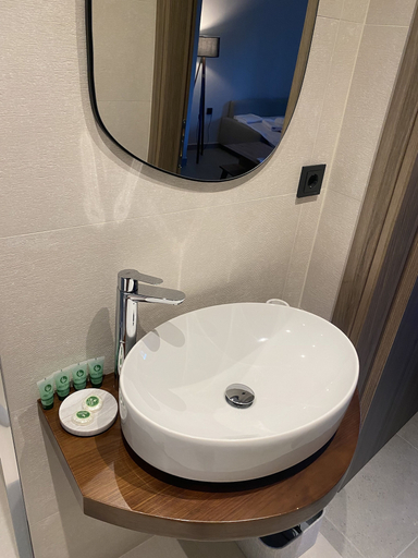 Bathroom 3, Galio Suites Airport by Airstay, Attica