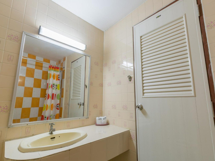 Bathroom 3, Lake Inn Hotel, Muang Songkhla