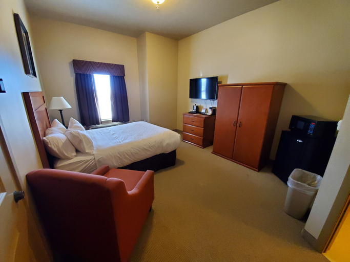 Bedroom 4, Clarion Hotel & Suites Williston, Williams