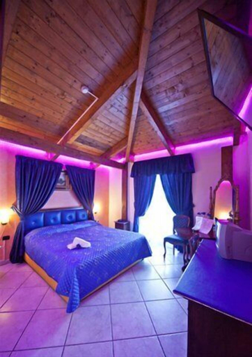Bedroom 3, Hotel Happy Days, Napoli