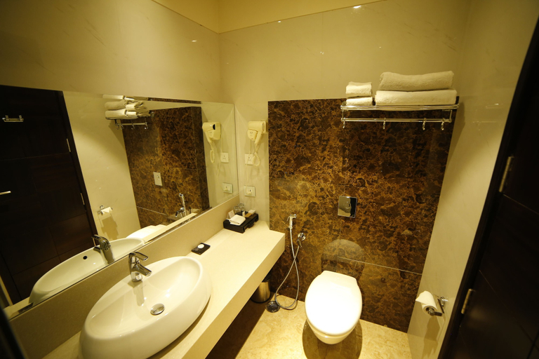 Bathroom 4, The Vivaan Hotel & Resorts, Karnal