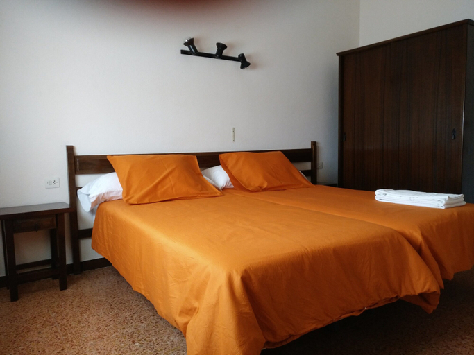 Bedroom 3, Hostal L´Esplai, Girona