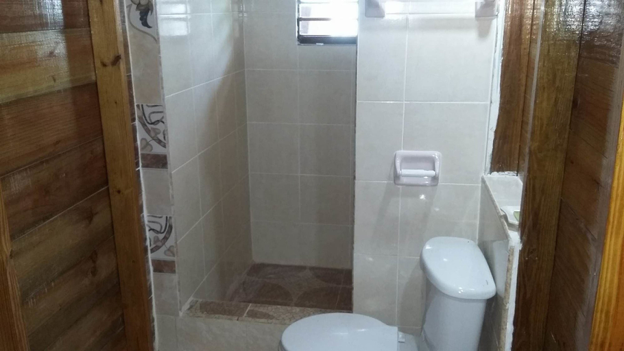 Bathroom 4, Little Bay Cabins