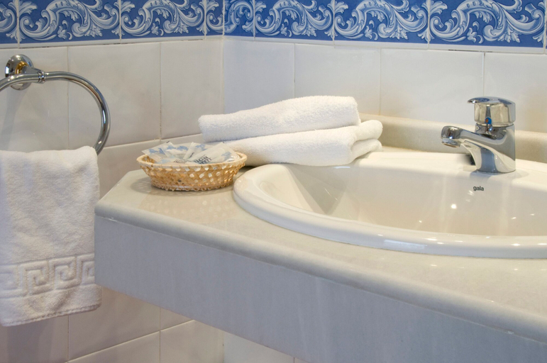 Bathroom 4, Hotel Santo Domingo De Silos, Burgos