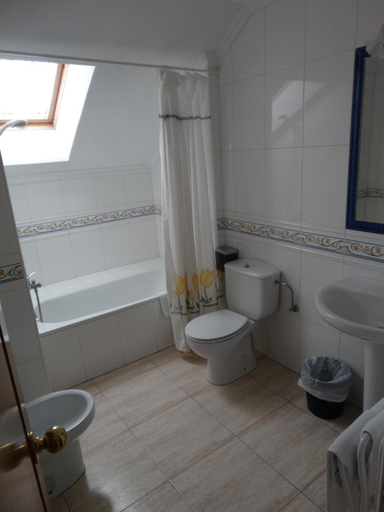 Bathroom 4, Hotel Los Juncos, Cantabria