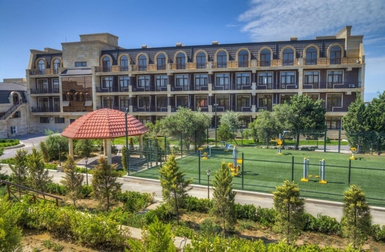 Exterior & Views