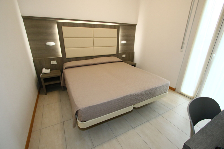 Bedroom 3, Hotel Boom, Rimini