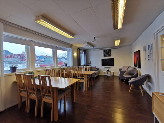 Food & Drinks, Midnattsol rom og hytter, Andøy