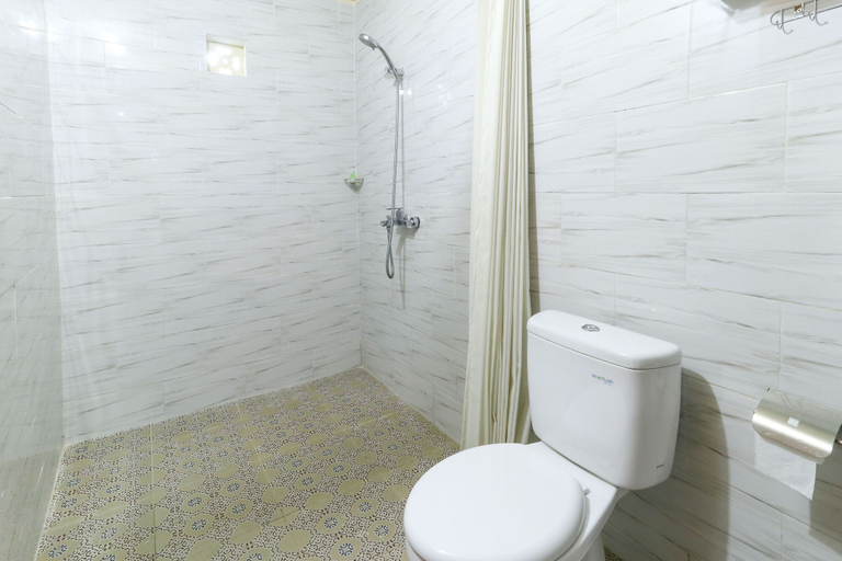 Bathroom 3, Sri Gunadi Bungalow, Klungkung