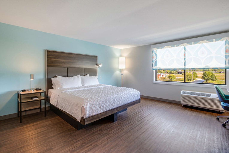 Bedroom 3, Tru by Hilton Saint Joseph, Berrien