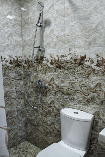 Bathroom 3, Kirch Hotel & Restaurant