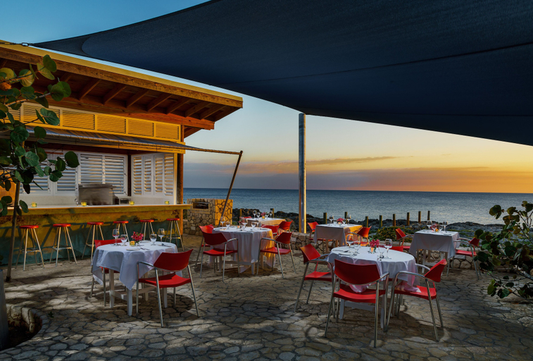 Food & Drinks, Idle Awhile Cliffs