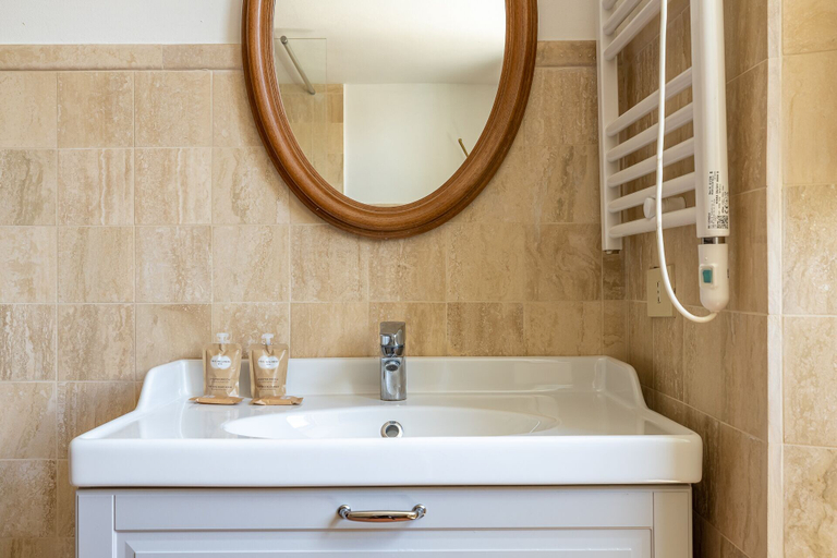Bathroom 5, Castello del Duca, Roma