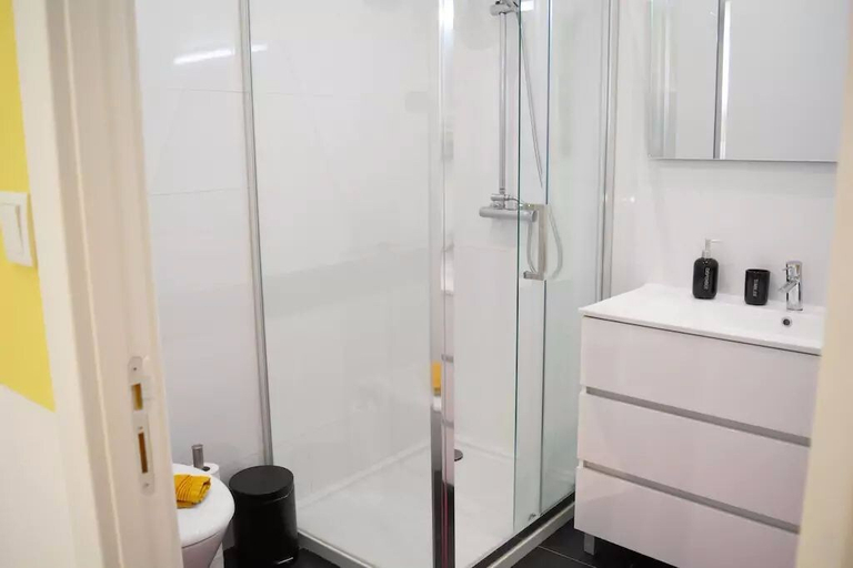 Bathroom 3, Bright Santa Catarina by Homing, Lisbon